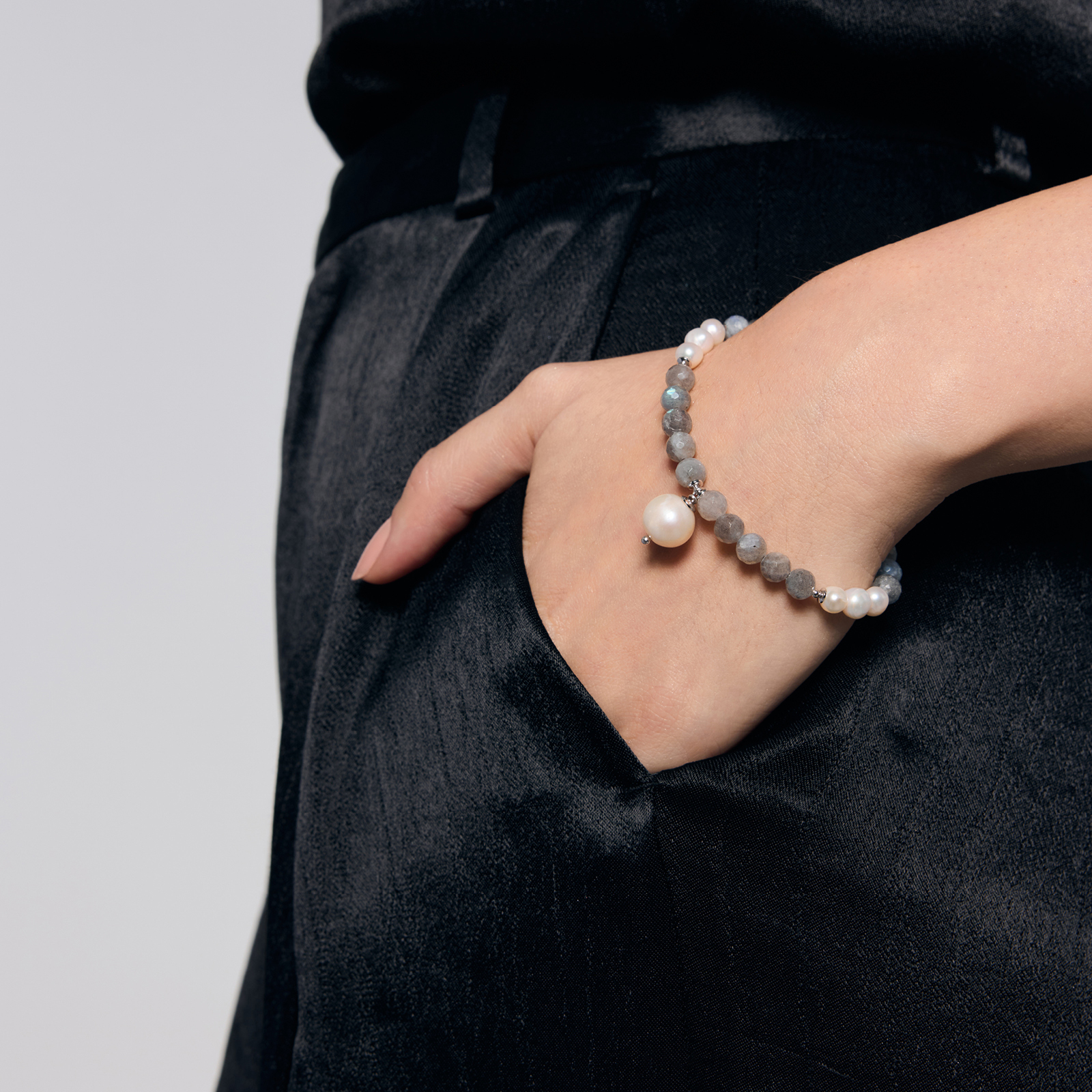 Silver bracelet with labradorites and pearls - Palette