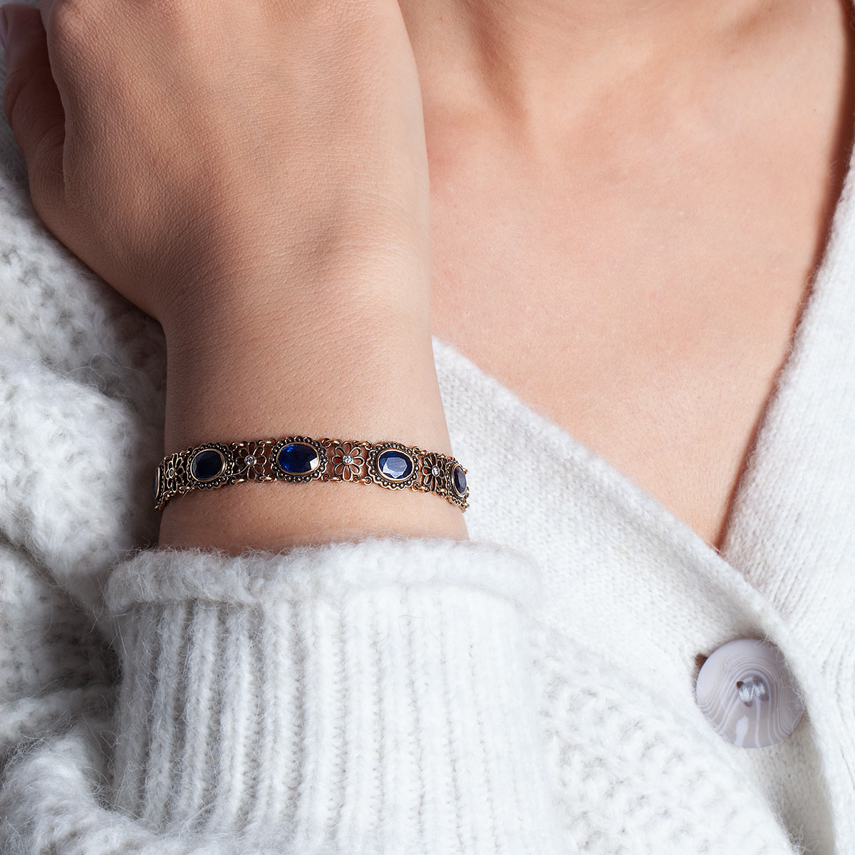 Gold bracelet with sapphires and diamonds - Victorian Collection