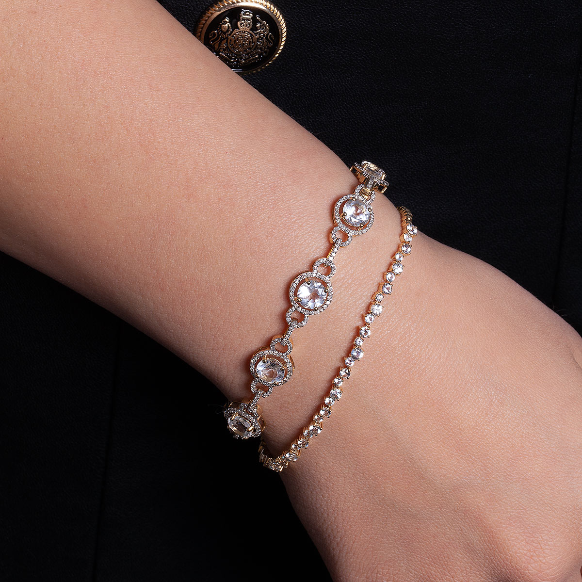 Gold bracelet with sapphires