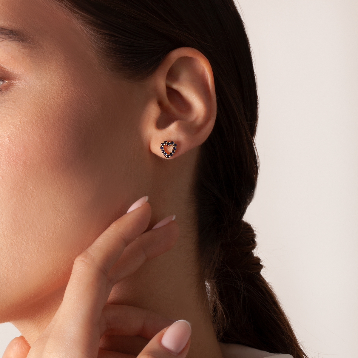 Gold earrings with sapphires - hearts