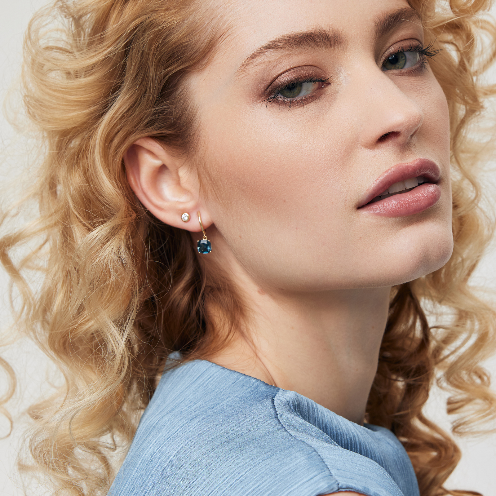 Zlaté náušnice s diamanty