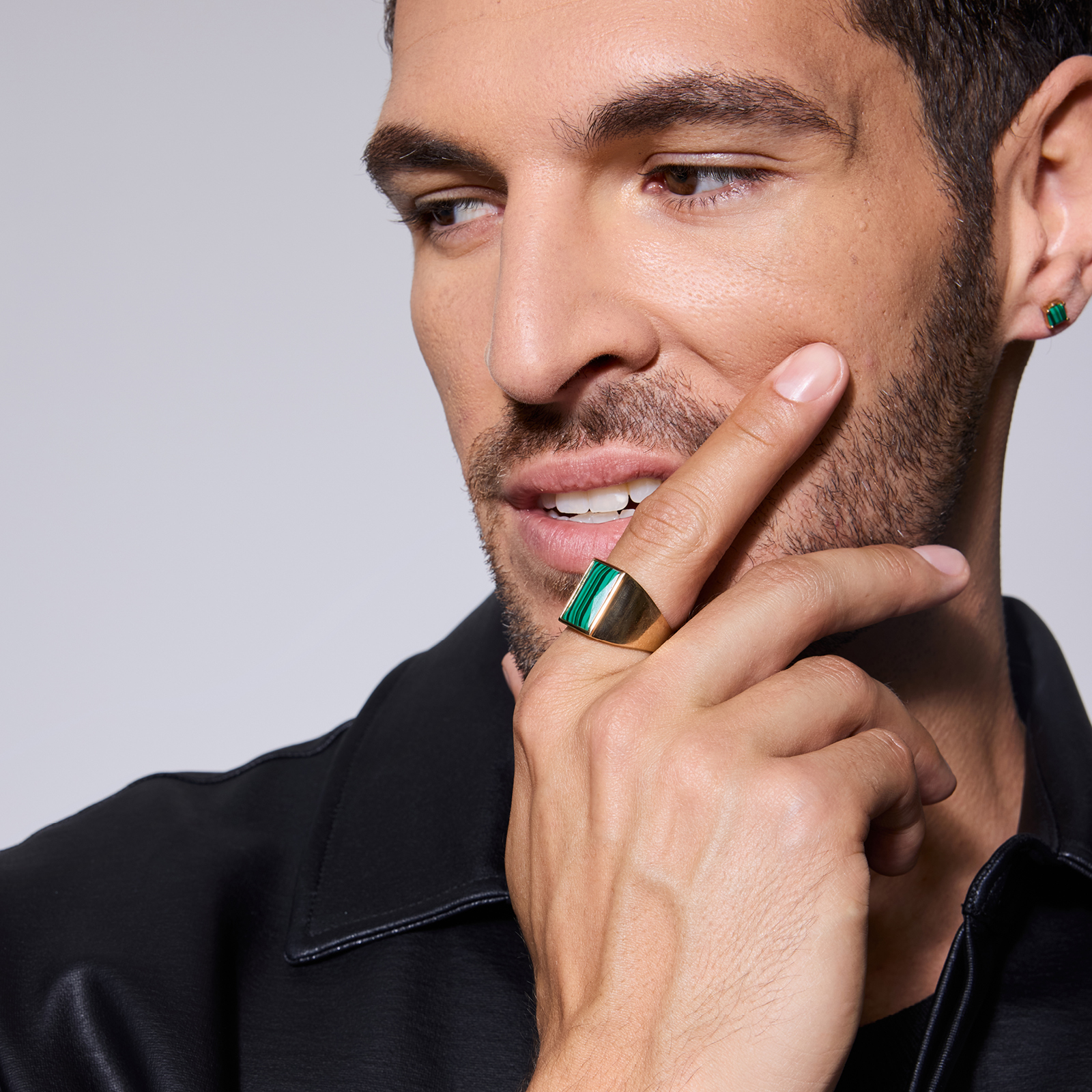 Pozlátený mosadzný pečatný prsteň s malachitom - YES x Zalewski