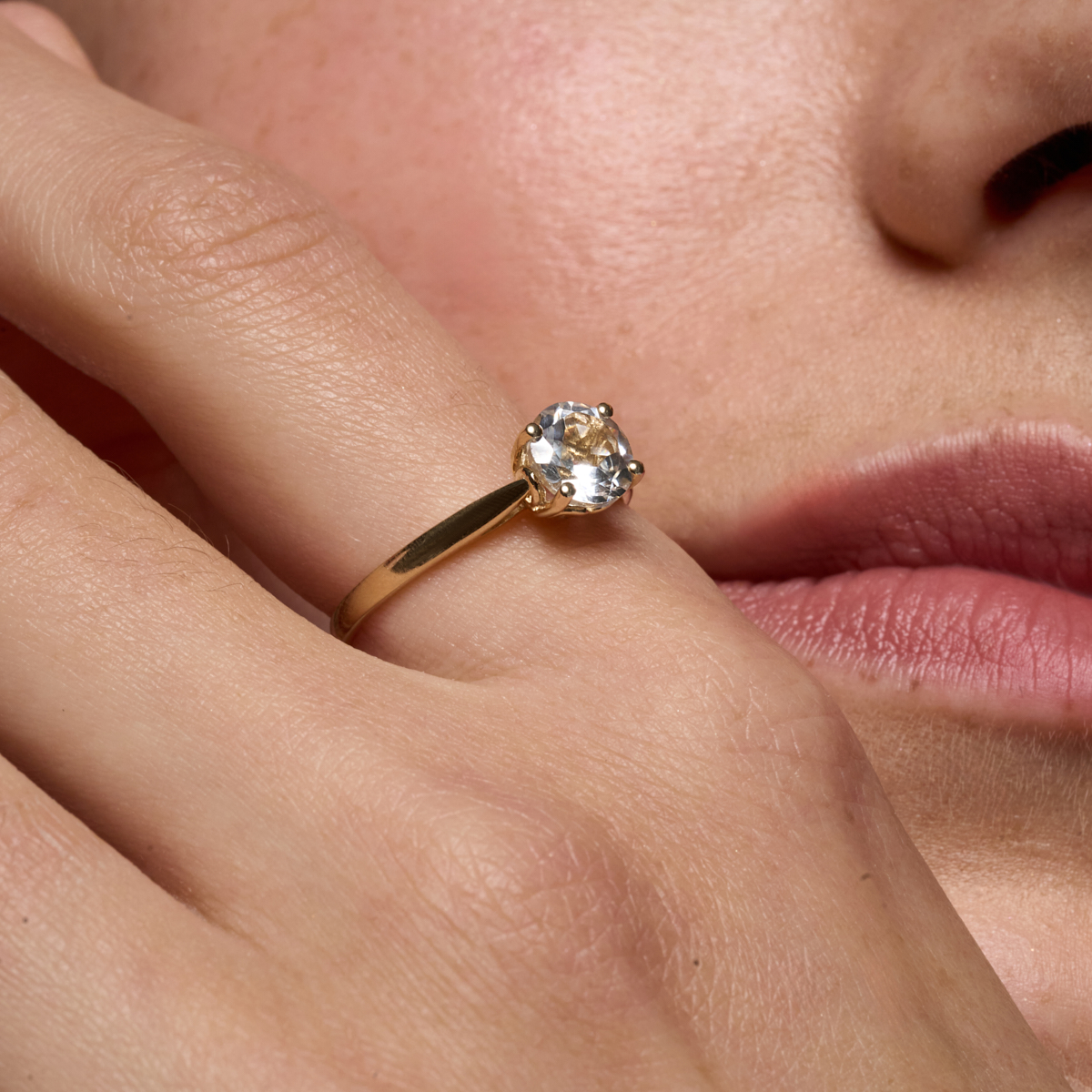 Zlatý prsteň s topazom - denné svetlo